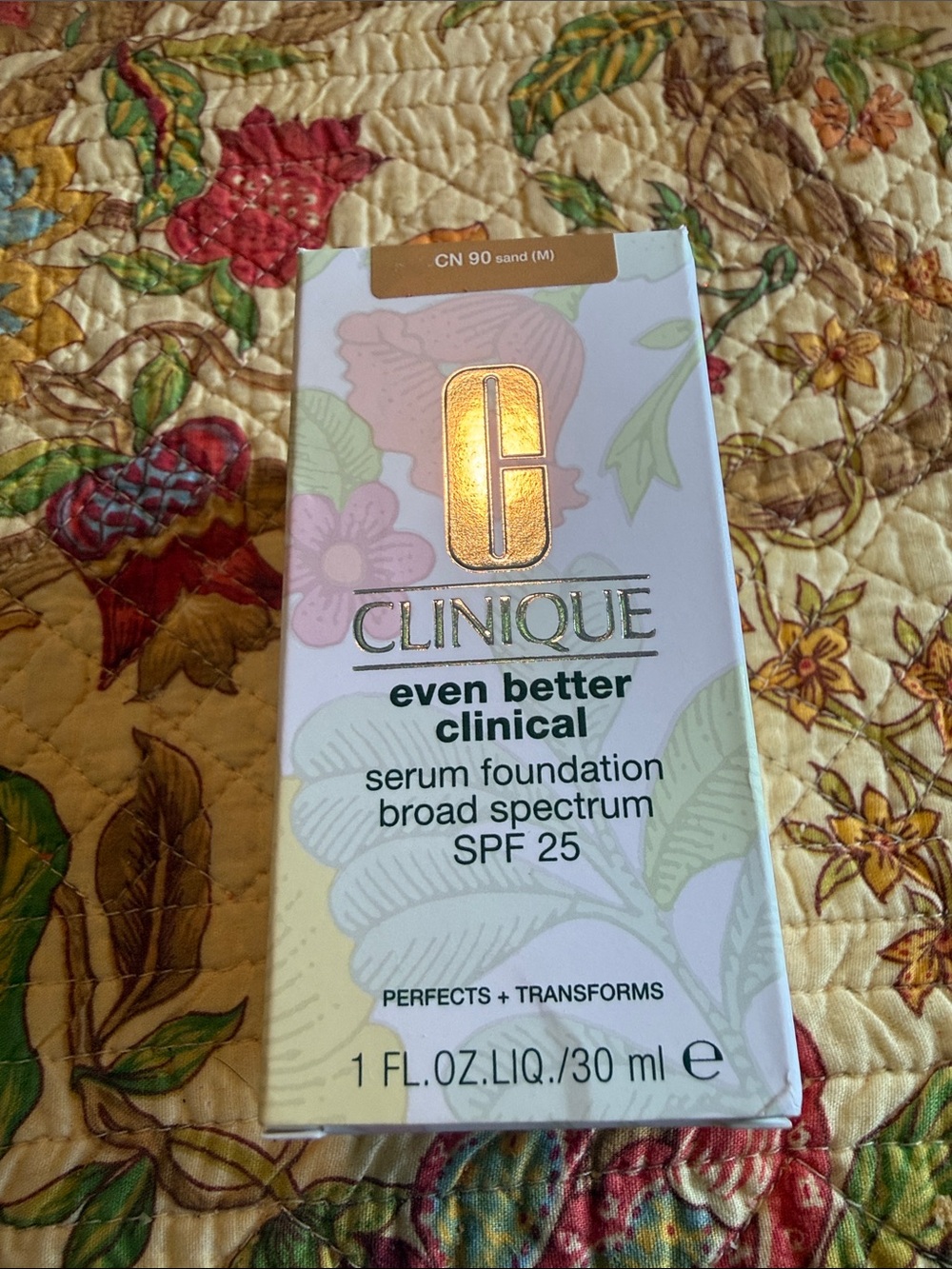 Clinique Even Better Clinical Serum Foundation SPF 25 - White Box with Gold Logo